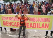 Kapolres Jeneponto Langsung Tenangkan Ratusan Massa Kades Tombo-Tombolo di Pengadilan Negeri