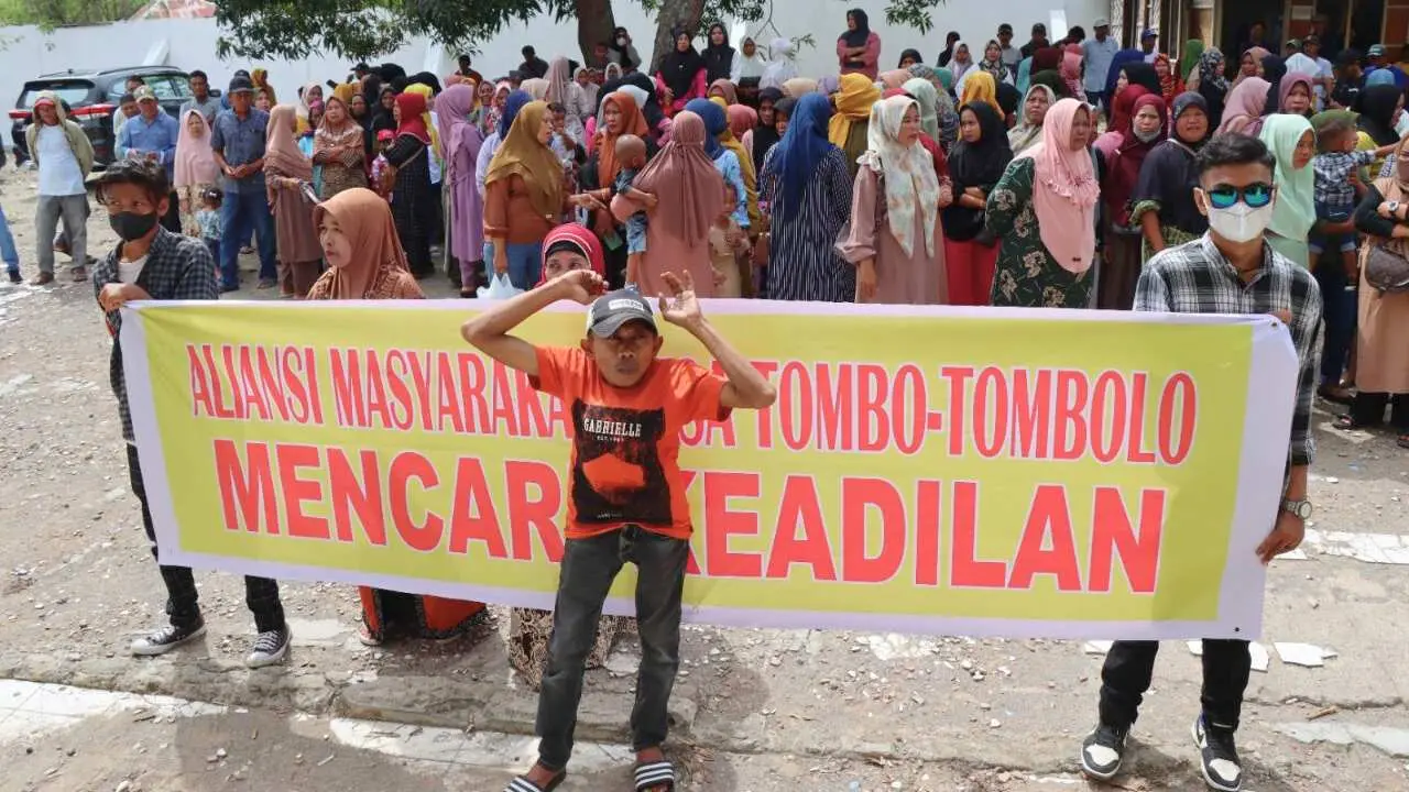 Kapolres Jeneponto Langsung Tenangkan Ratusan Massa Kades Tombo-Tombolo di Pengadilan Negeri