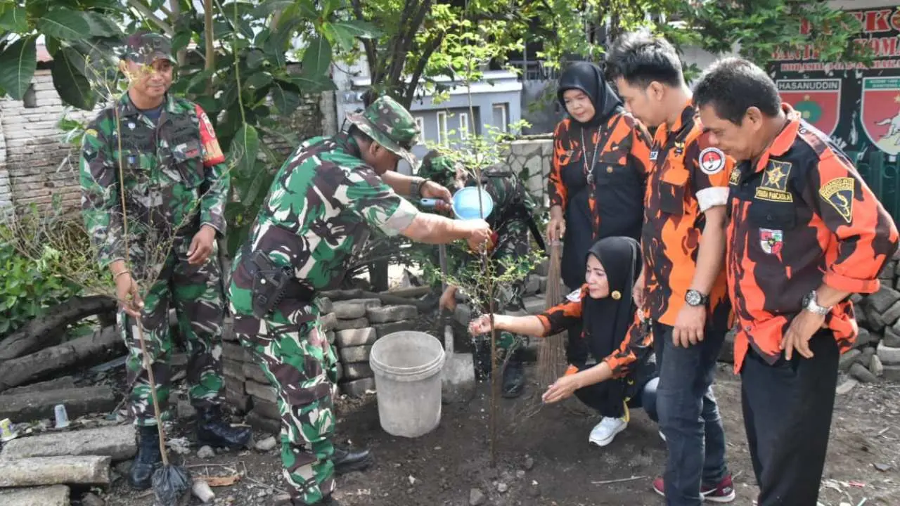 Koramil Makassar Gelar Karya Bhakti Penanaman Pohon di Bara-barayya