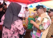 Warga Malili Antusias Belanja di Pasar Murah Kolaborasi Pemprov Sulsel dan Bulog