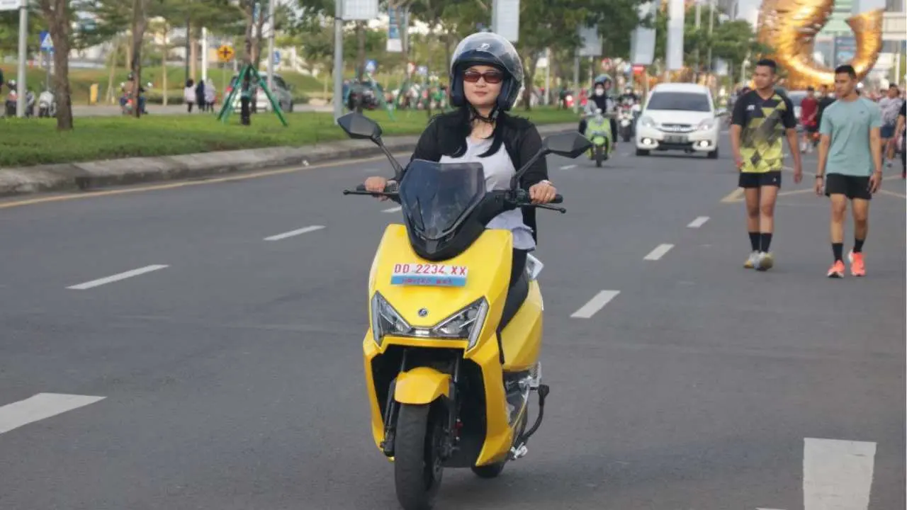Pakai United E-Motor di Awal Tahun; DP Rp1 Juta dan Gratis Sepeda
