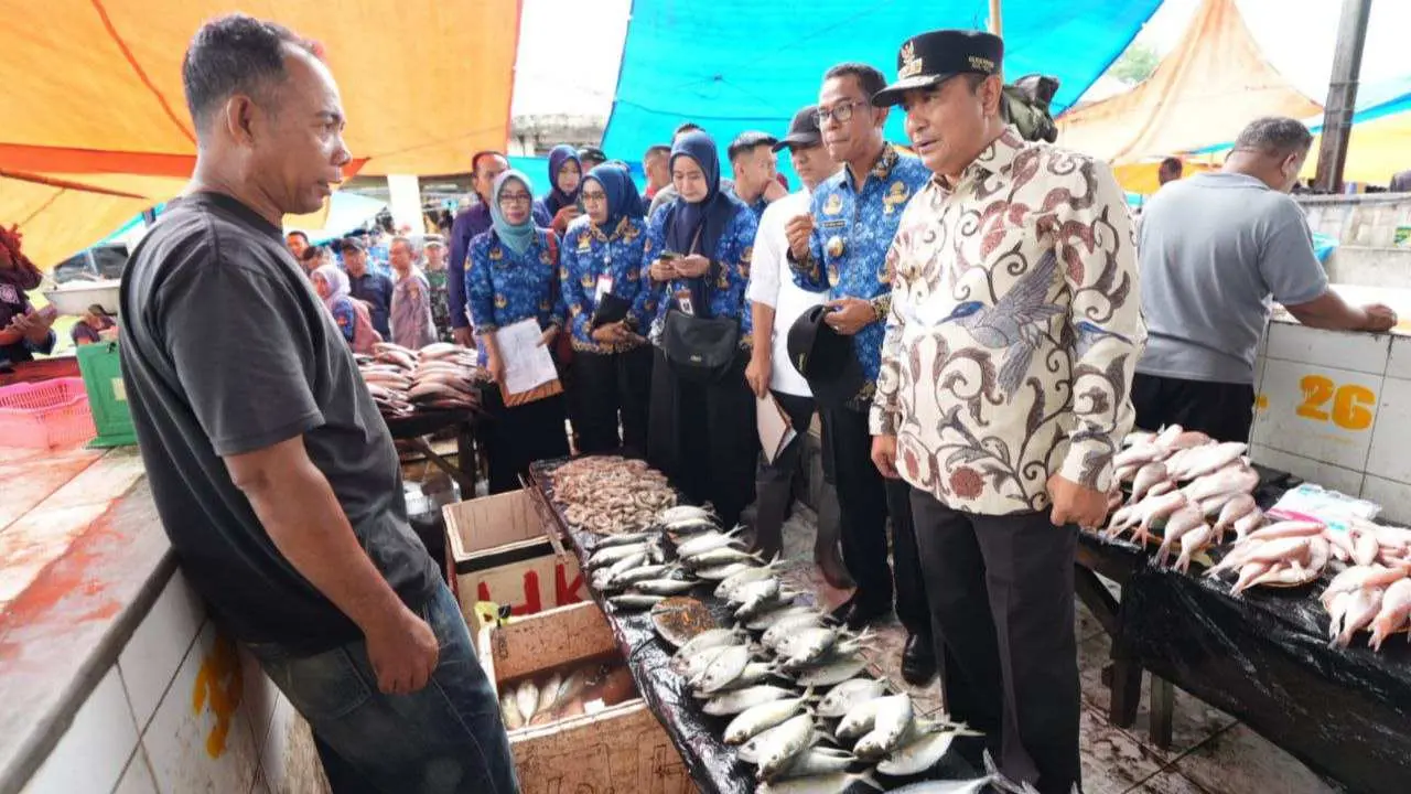 Pj Gubernur Sulsel Pastikan Stok-Harga Kebutuhan Pokok di Takalar Stabil