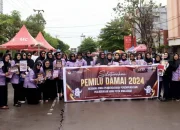 Tingkatkan Partisipasi Perempuan dalam Pemilu, DPPPA-KPU Makassar Bagikan Brosur Agar Tak Golput