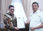 Serahkan SK Pj Sekda Sidrap, Arsjad Harap Pemkab Bersinergi dengan Pemprov Sulsel