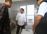 Jelang Pemilu 14 Februari 2024, Pj Bupati Junaedi Tinjau Gudang Logistik KPU Jeneponto