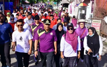 Jalan Sehat HUT PGRI, Ribuan Guru Antusias Sambut Pj Gubernur Bahtiar