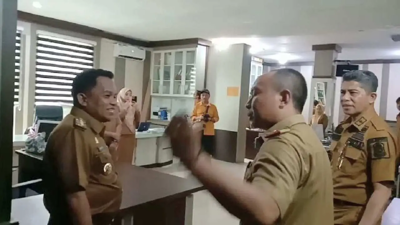 Perdana Masuk Kantor, Pj Bupati Jeneponto Kunjungi Tiap Ruangan di Kantor Bupati
