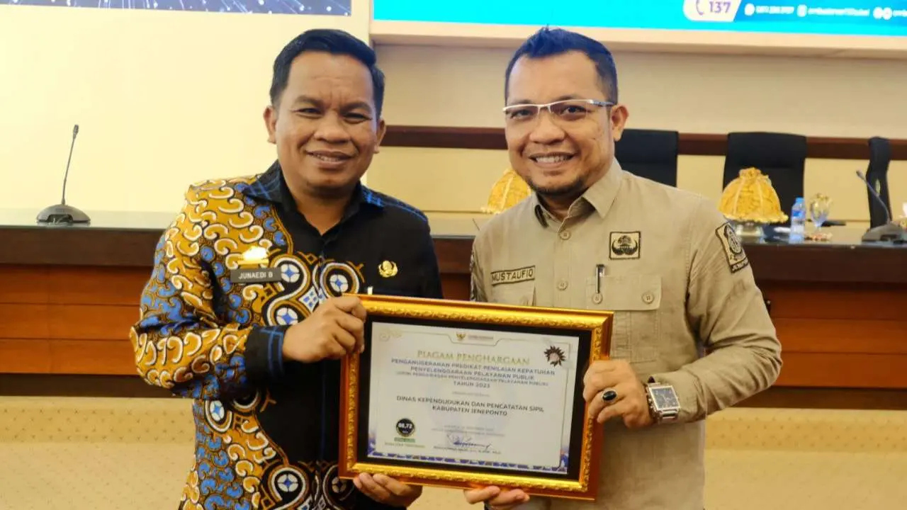 Permudah Pelayanan Masyarakat, Disdukcapil Jeneponto Raih Penghargaan dari Ombudsman RI