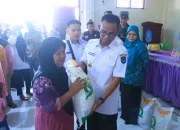 Pj Bupati Takalar Serahkan Bantuan Pangan kepada KPM di Kec. Polut