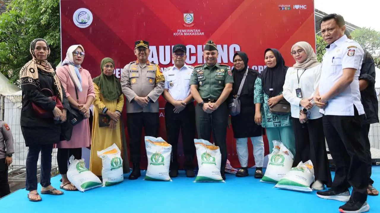 Danny Pomanto Lepas Pendistribusian 40 Ton Bantuan Pangan Beras Pemerintah di Makassar