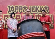 Ketua TP PKK-Wali Kota Makassar Tabuh Gendang Buka Karnaval Budaya Jappa Jokka Cap Go Meh 2024