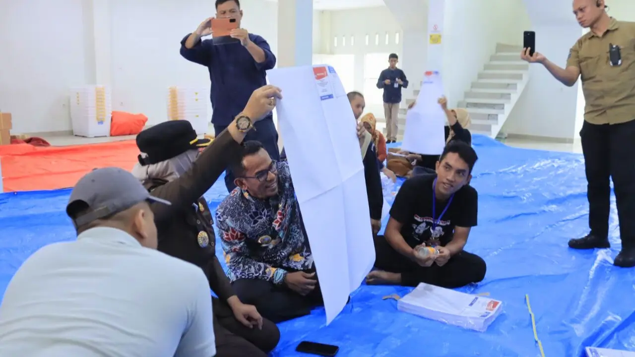 Pastikan Kesiapan Logistik Pemilu 2024, Pj Bupati Takalar Kunjungi Gudang Logistik KPU