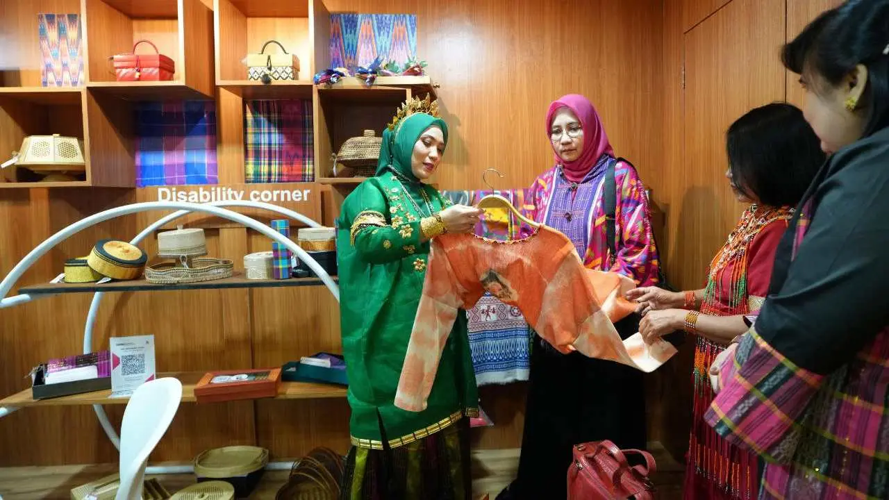 Kembali Berpartisipasi di Inacraft, Dekranasda Sulsel Pamerkan Kerajinan Karya Penyandang Disabilitas