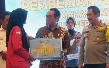 80 Mahasiswa Unhas Terima Bantuan Dana Pendidikan dari Kepolisian RI 3 80 Mahasiswa Unhas Terima Bantuan Dana Pendidikan dari Kepolisian RI