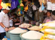 Pj Gubernur Jalan Santai Bersama Warga dan Cek Harga Kebutuhan Pokok di Pasar Bantaeng