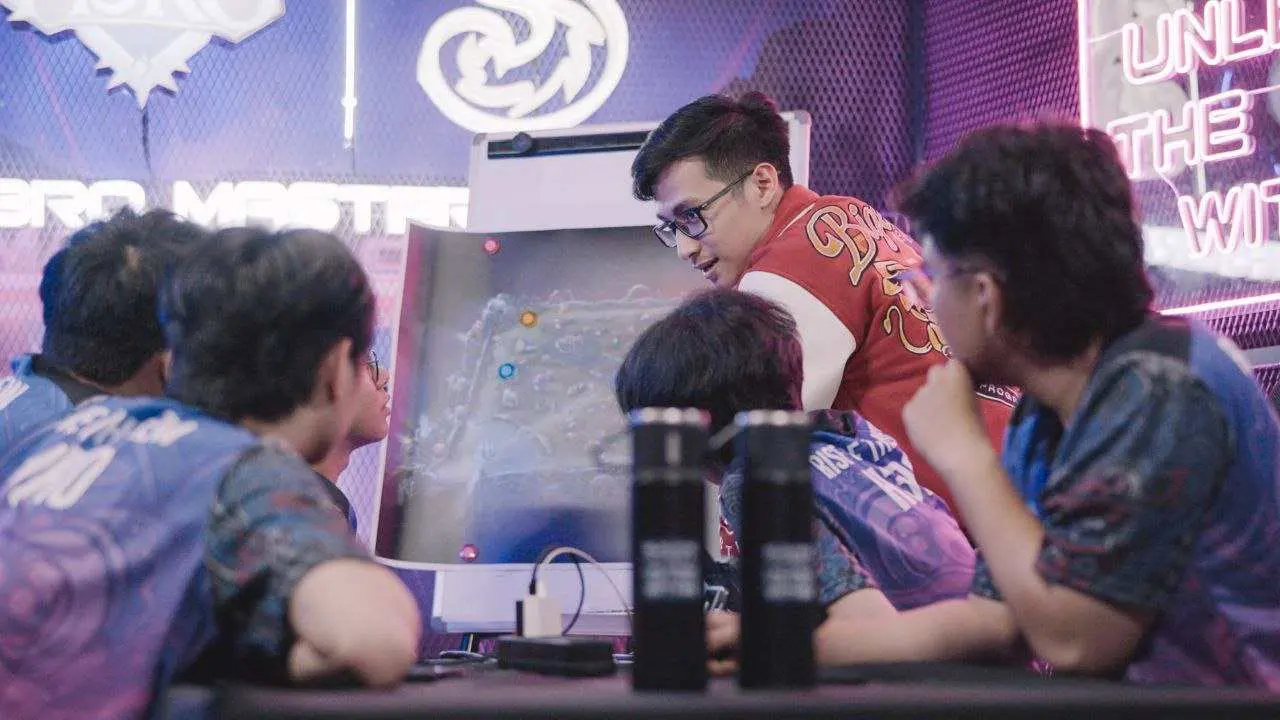 Tingkatkan Kemampuan Talenta Esports Indonesia ke Tingkat Dunia, Tri Gelar H3RO Masterclass: Level Up