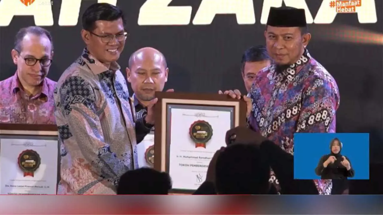 Komitmen Wujudkan Makassar Zero Stunting, Danny Pomanto Raih Penghargaan Tokoh Pemberdayaan 2023