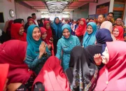 PKK Goes to School, Sofha Marwah Bahtiar Bagikan Bantuan untuk Siswa di Maros-Pangkep
