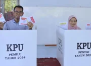 Salurkan Hak Pilih di Takalar, Pj Bupati bersama Pj Ketua TP PKK Terdaftar di TPS 02 Kalabbirang