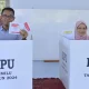 Salurkan Hak Pilih di Takalar, Pj Bupati bersama Pj Ketua TP PKK Terdaftar di TPS 02 Kalabbirang