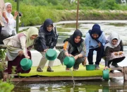 Pj Ketua PKK Sulsel Tebar Benur Udang Vaname dan Tanam Pisang Cavendish di Kota Parepare
