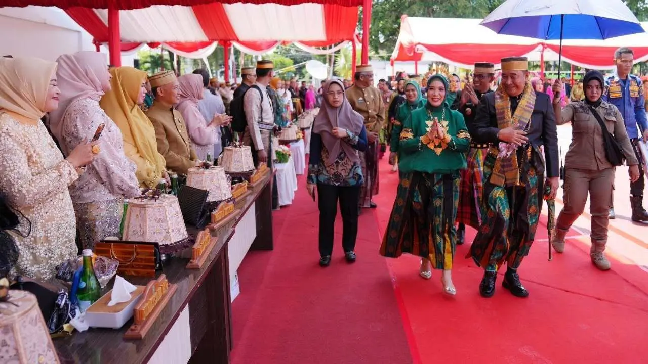 Didampingi Sofha Marwah, Pj Gubernur Sulsel Hadiri HUT Takalar Ke-64 Tahun