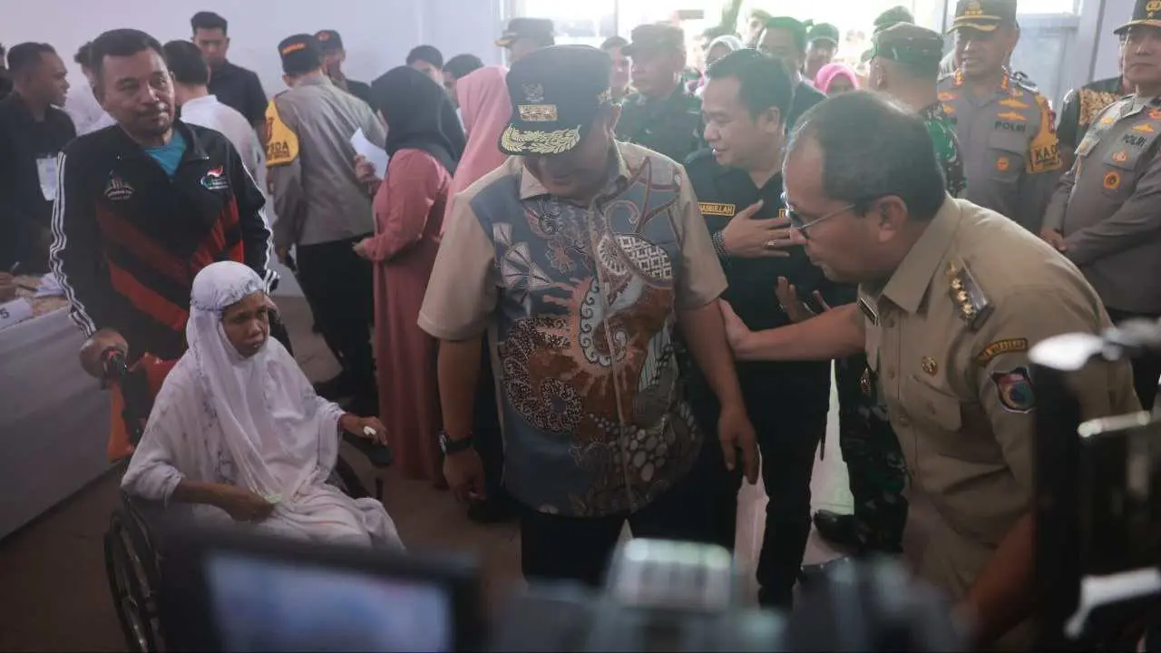 Danny-Pj Gubernur Pantau Dua TPS dan Monitoring Pemilu se-Makassar melalui CCTV