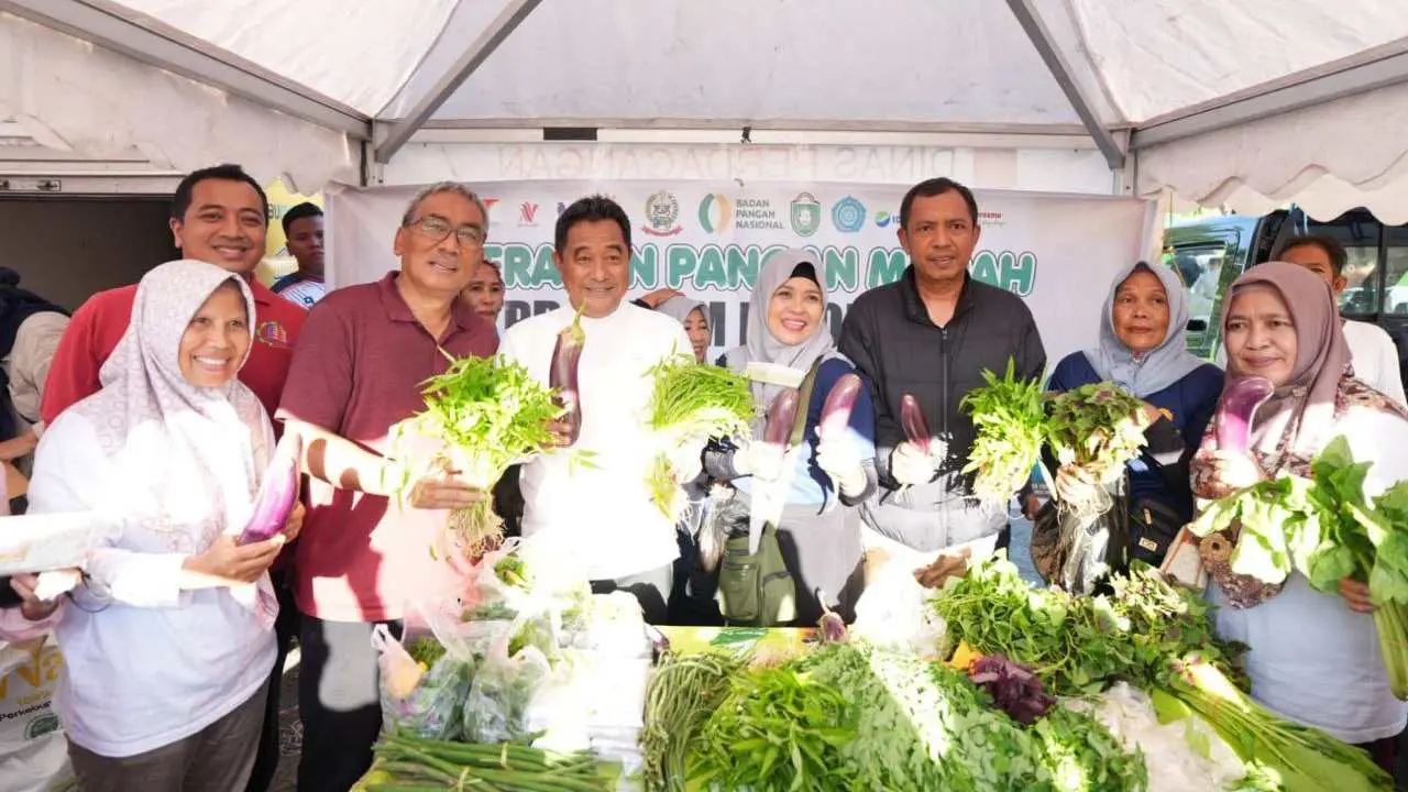 Di Parepare, Pj Gubernur Sulsel Jalan Santai Sekaligus Pantau Gelar Pangan Murah