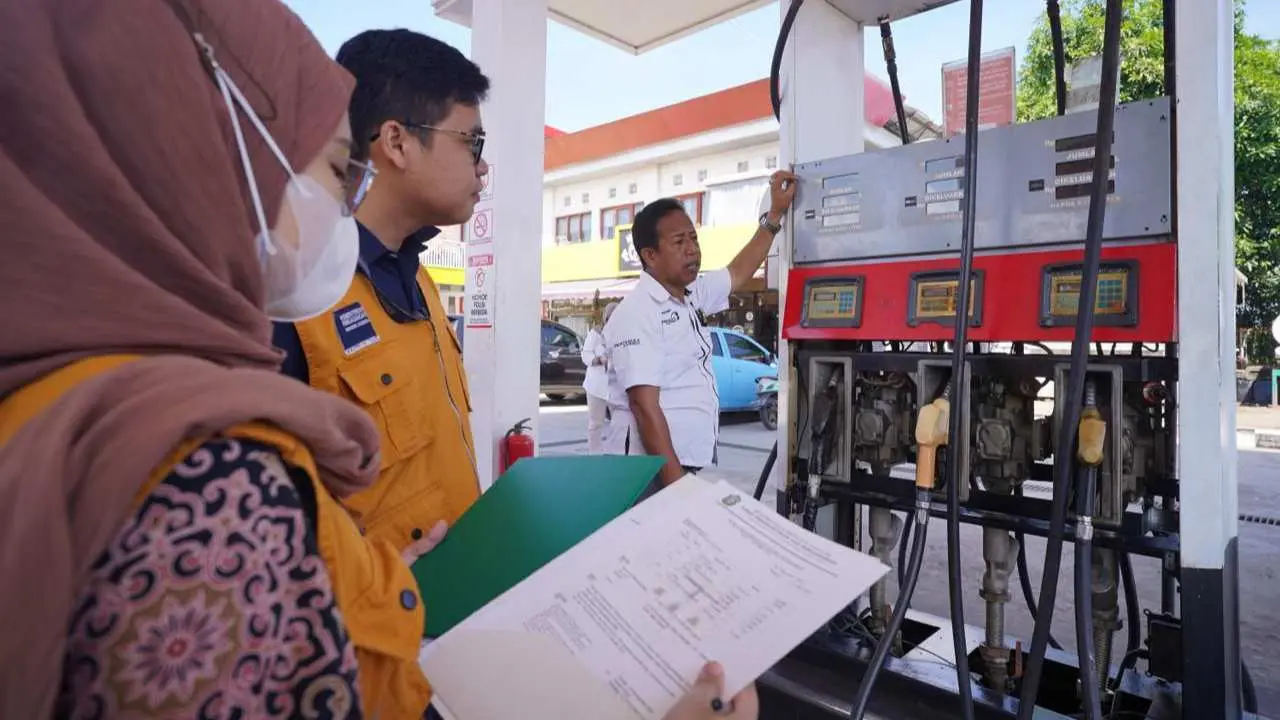 Pertamina Uji Tera SPBU bersama Dinas Metrologi Takalar, Begini Prosesnya!
