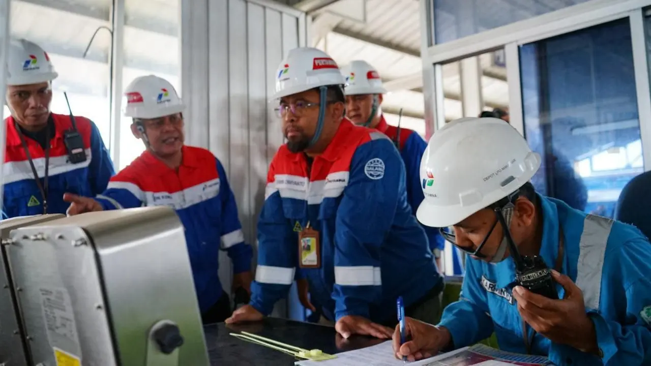 Libur Akhir Pekan, Manajemen Pertamina Patra Niaga Sulawesi Cek Kesiapan Sarfas dan Berbagi Takjil di Kota Makassar 2 Libur Akhir Pekan, Manajemen Pertamina Patra Niaga Sulawesi Cek Kesiapan Sarfas dan Berbagi Takjil di Kota Makassar