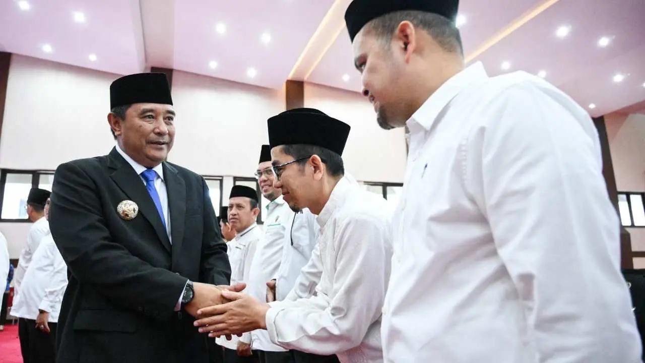 Lantik Pengurus Masjid Milik Pemprov Sulsel, Pj Gubernur Bahtiar Harap Maksimal Layani Jemaah 2 Lantik Pengurus Masjid Milik Pemprov Sulsel, Pj Gubernur Bahtiar Harap Maksimal Layani Jemaah