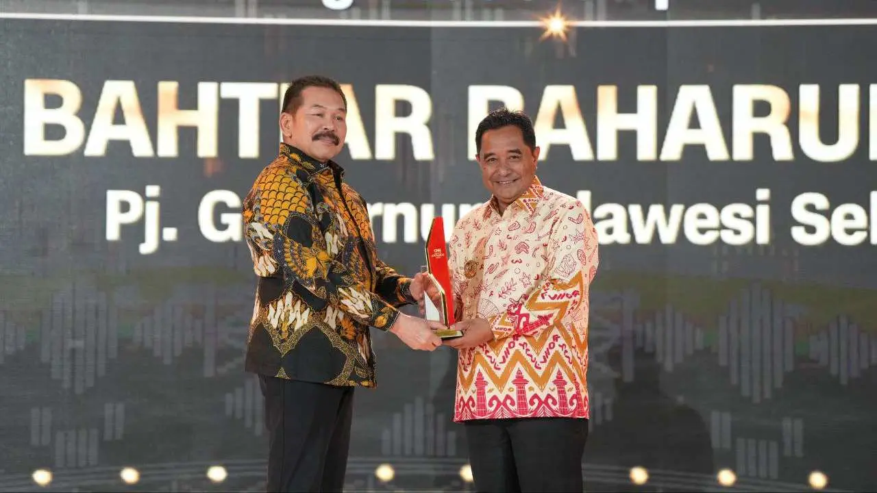 Pj Gubernur Bahtiar Baharuddin Raih CNN Indonesia Awards Kategori Excellence Governance Leadership 2 Pj Gubernur Bahtiar Baharuddin Raih CNN Indonesia Awards Kategori Excellence Governance Leadership