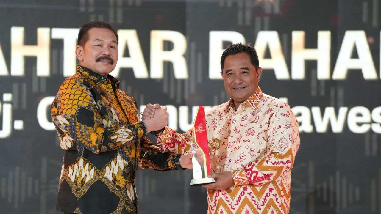 Pj Gubernur Bahtiar Baharuddin Raih CNN Indonesia Awards Kategori Excellence Governance Leadership