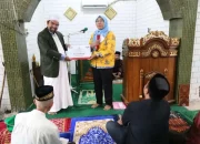 Dana Hibah Pemkot Makassar Dukung Pembangunan Masjid: Diskominfo Serahkan Rp100 Juta