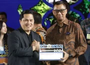 Dirut PLN Raih Penghargaan dari Menteri BUMN di Ajang BCOMSS 2024