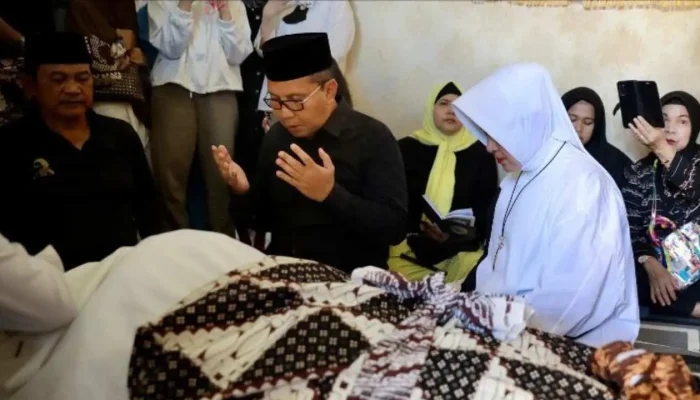 Melayat ke Rumah Duka di Bekasi, Danny Pomanto Kenang Momen Bersama Donny Kesuma