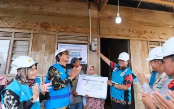 Momen Ramadan 1445 H, Program Donasi Insan PLN Sulselrabar dan Icon Plus Bantu Nyalakan Sambungan Listrik 219 Rumah 5 Momen Ramadan 1445 H, Program Donasi Insan PLN Sulselrabar dan Icon Plus Bantu Nyalakan Sambungan Listrik 219 Rumah