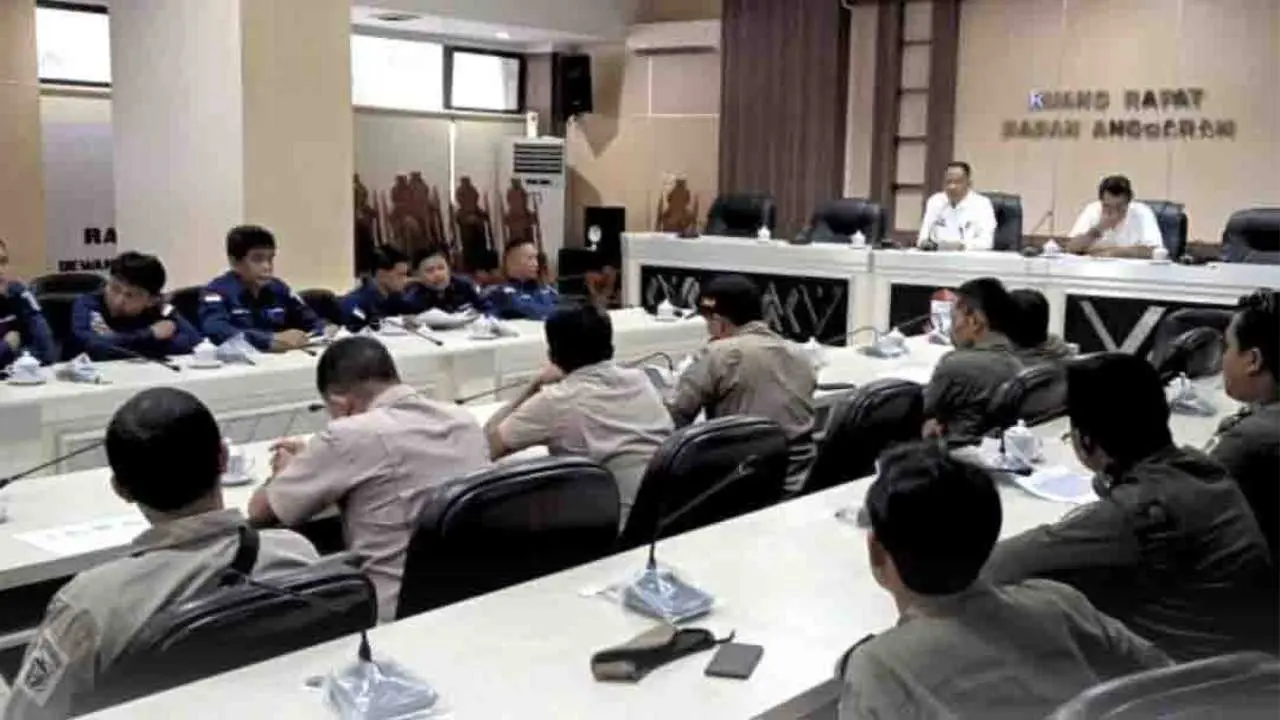 Kabag Umum DPRD Kota Makassar Pimpin Rakor Tim Pengamanan Kantor 2 Kabag Umum DPRD Kota Makassar Pimpin Rakor Tim Pengamanan Kantor