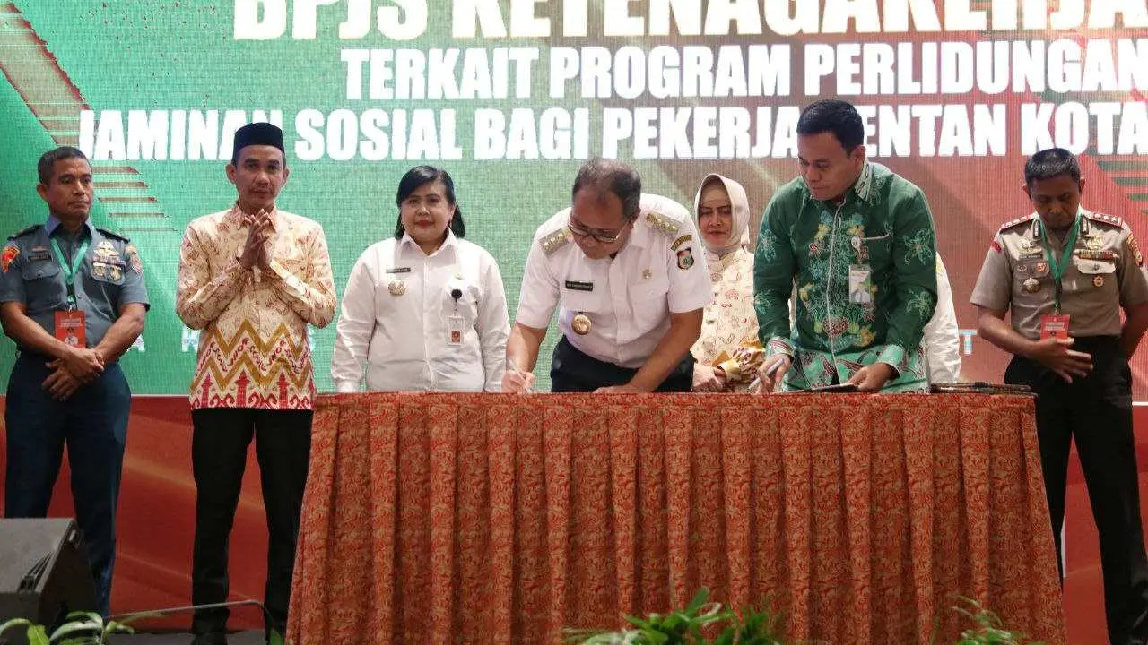 Danny Pomanto Buktikan Komitmen Lindungi Pekerja Rentan dengan MoU BPJAMSOSTEK