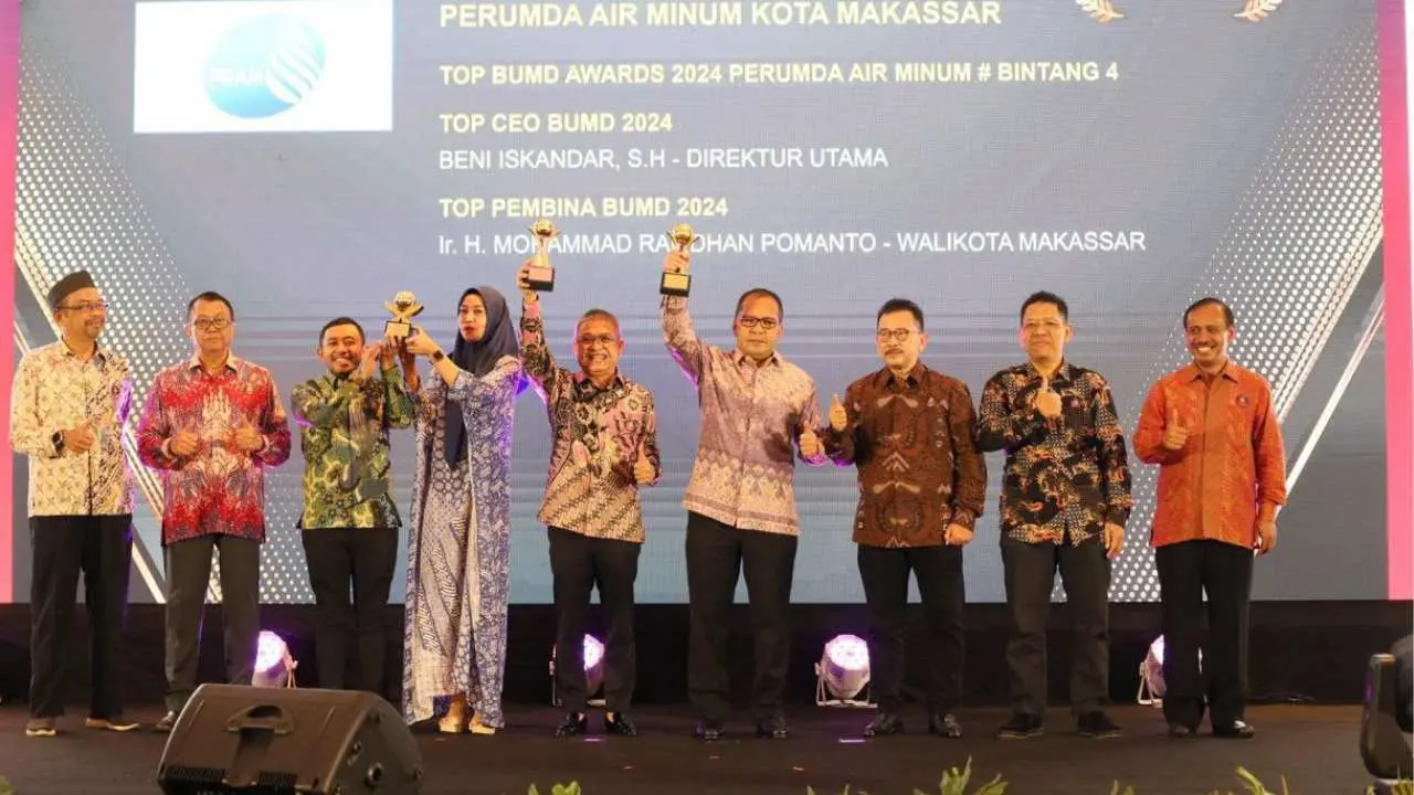 Berkinerja Terbaik, PDAM Makassar Raih Predikat Bintang 4, Beni Iskandar Dinobatkan Top CEO 2024 2 Berkinerja Terbaik, PDAM Makassar Raih Predikat Bintang 4, Beni Iskandar Dinobatkan Top CEO 2024