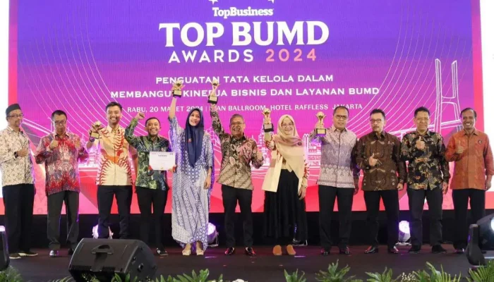 Berkinerja Terbaik, PDAM Makassar Raih Predikat Bintang 4, Beni Iskandar Dinobatkan Top CEO 2024
