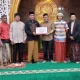 Sekwan Kota Makassar Wakili Wali kota Serahkan Bantuan ke Masjid Jannatul Firdaus Biring Romang
