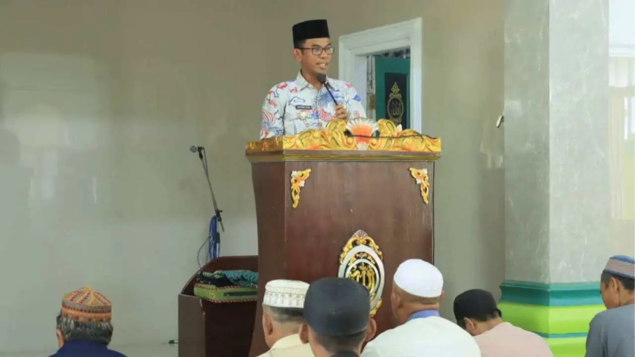 Pj Bupati Takalar Bersilaturahmi dan Sholat Ashar berjamaah di Masjid Jami' Al-Fauza Bajeng