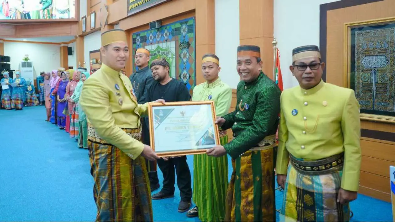 Pemkab Pangkep Beri Penghargaan PT Semen Tonasa Atas Dukungan Pembangunan Daerah
