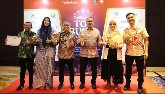 Pemkot Makassar Raih Lima Penghargaan Sekaligus Top BUMD 2024