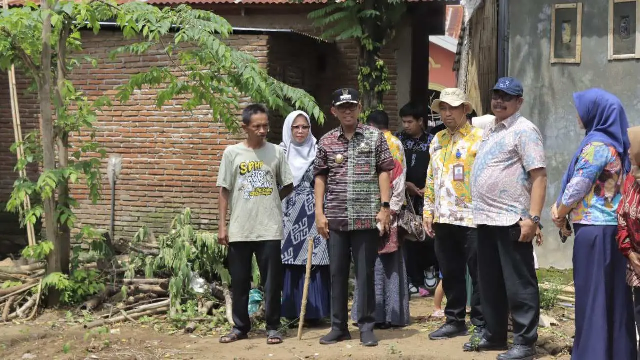 Pj Bupati Takalar Sambangi Pengepul & Petani Cabe di Mangadu Kec. Mangarabombang 2 Pj Bupati Takalar Sambangi Pengepul & Petani Cabe di Mangadu Kec. Mangarabombang