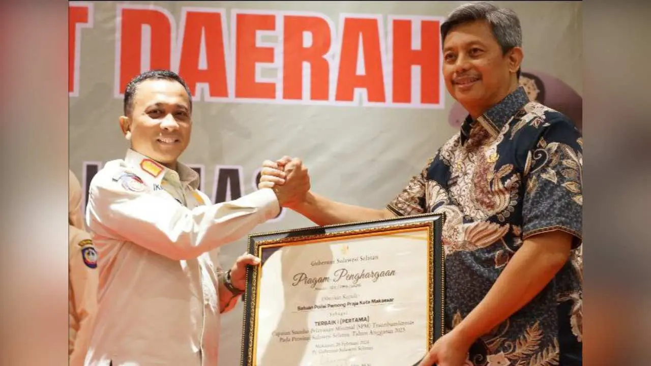 Kasatpol PP Makassar Ikhsan Raih Penghargaan Terbaik 1 Capaian SPM Trantibumlinmas Provinsi Sulsel