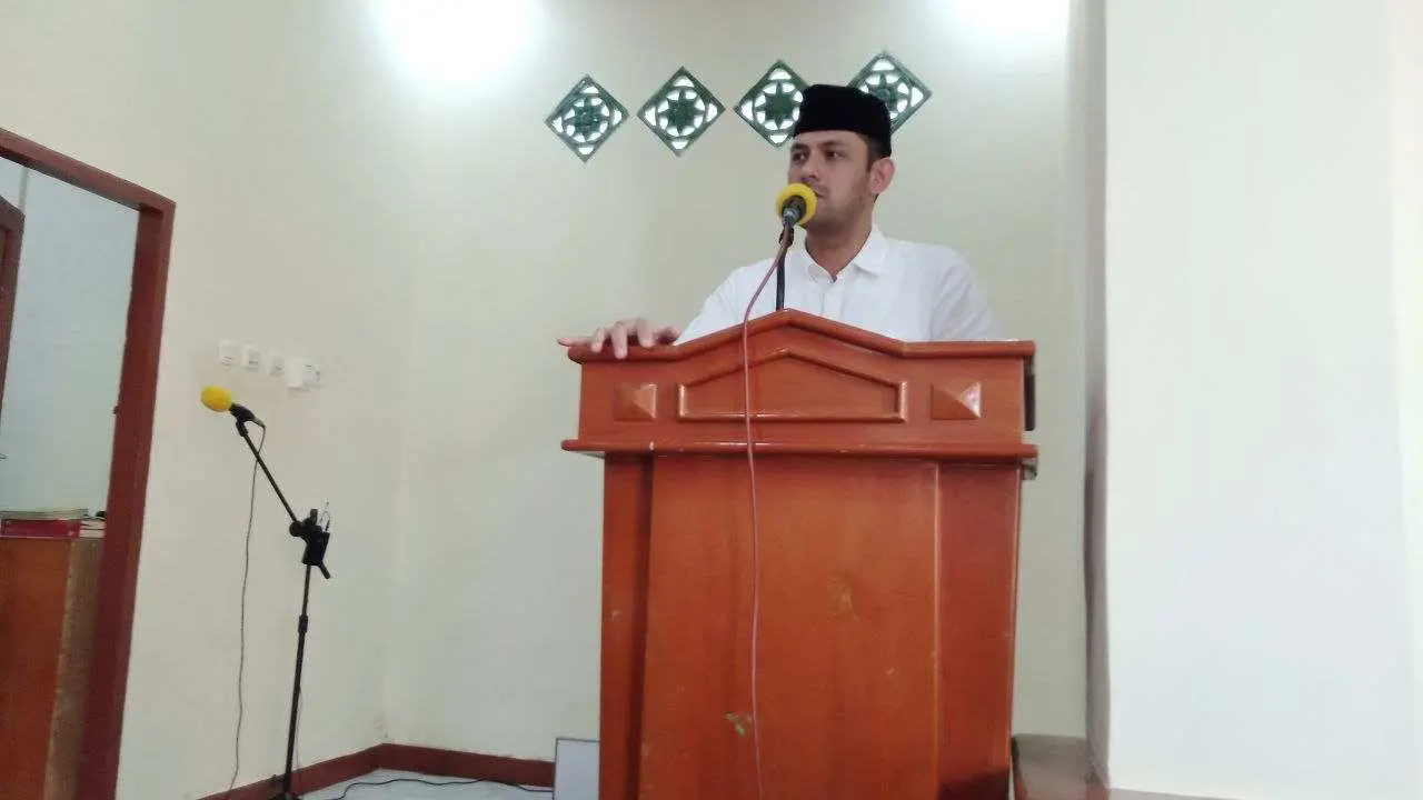 Sekcam Manggala Ajak Jemaah Masjid Baiturrahman Sholat Subuh Berjamaah di Anjungan Pantai Losari 2 Sekcam Manggala Ajak Jemaah Masjid Baiturrahman Sholat Subuh Berjamaah di Anjungan Pantai Losari