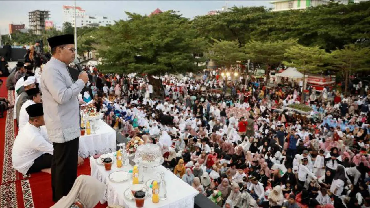 Danny Pomanto Buka Puasa Bersama Ribuan Anak Yatim dan Kaum Duafa