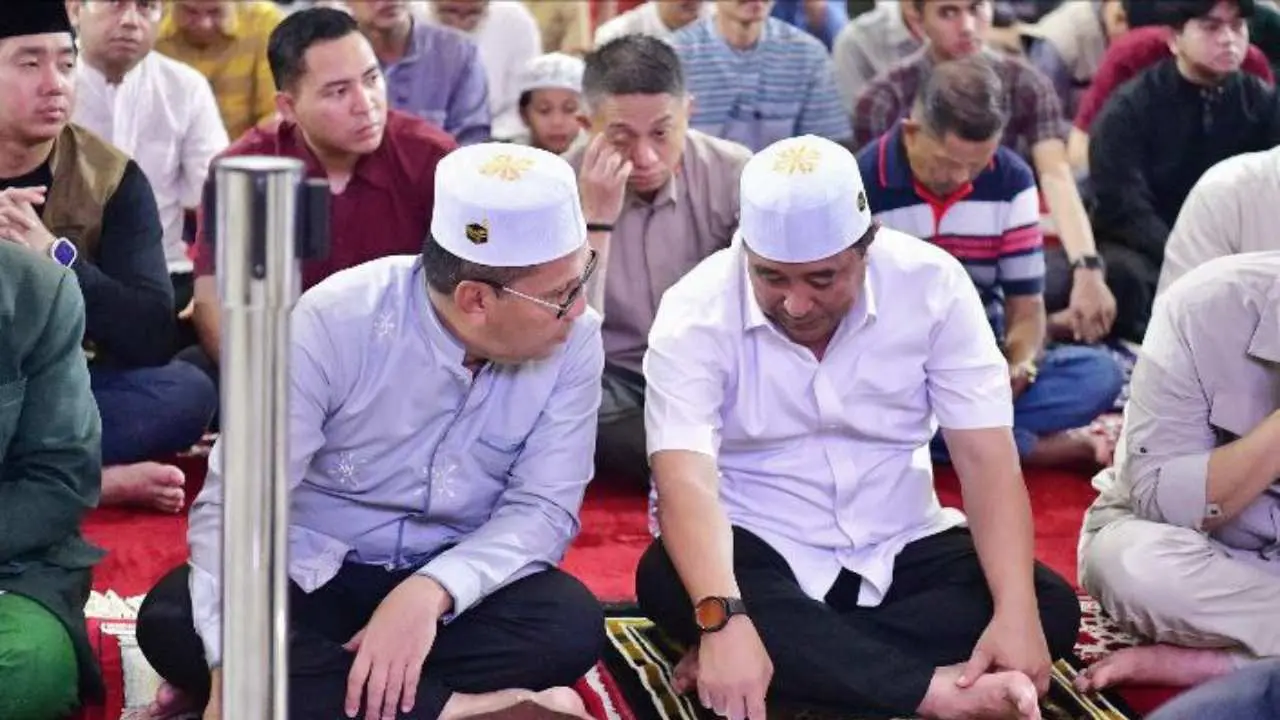 Danny Pomanto-Pj Gubernur Bukber di Lego-lego lalu Tarawih di Masjid 99 Kubah
